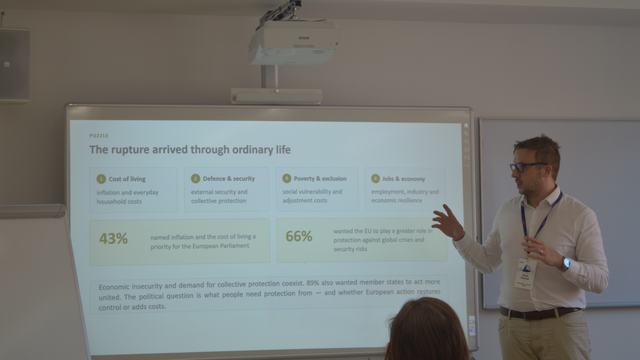 Prezentace příspěvku Living the Polycrisis na konferenci UACES 2026